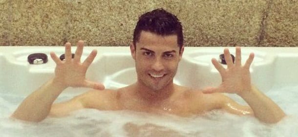 Cristiano Ronaldo super dotato: photoshop per "ridimensionare"