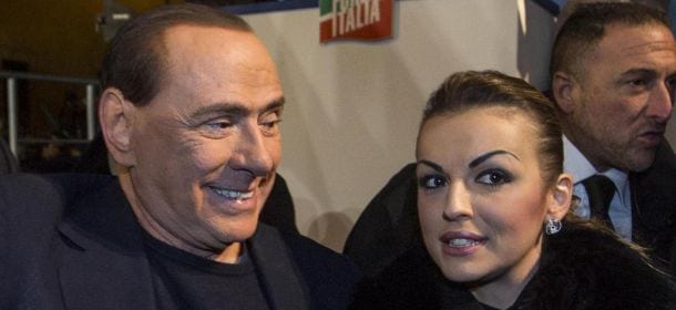 Francesca Pascale smentisce la crisi con Berlusconi: i due innamorati al ristorante