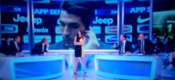 Gigi Buffon e Ilaria D'Amico: imbarazzo in diretta tv dopo Juve-Roma [VIDEO]