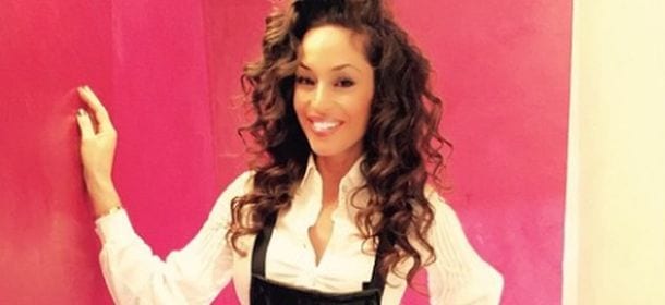 Raffaella Fico con un pancino sospetto? "Tutta colpa degli struffoli e delle pastiere"