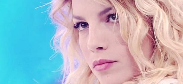 Emma Marrone e Matteo Briga, il bacio finalmente è arrivato [VIDEO]