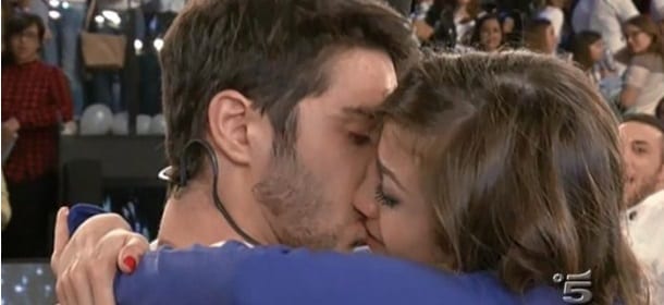 Amici 14: Cristian eliminato, Virginia lo bacia davanti a tutti [VIDEO]