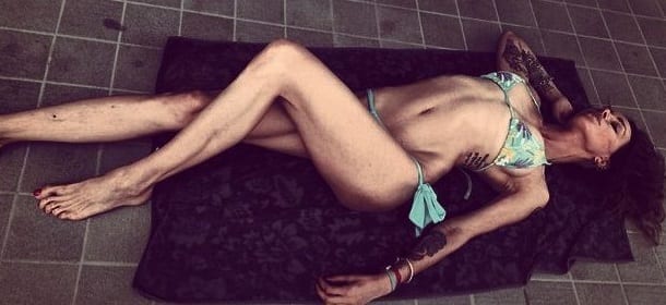 Nina Moric vs Fabrizio Corona: "Ho chiesto di non sbattere Carlos sui giornali"