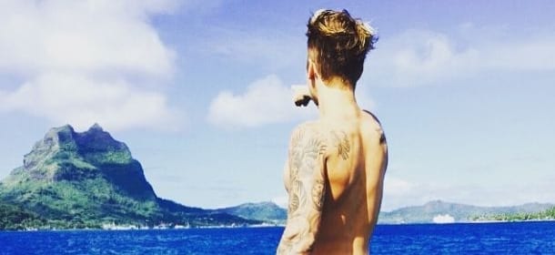 Justin Bieber nudo sullo yacht: il suo lato B imperversa in Rete