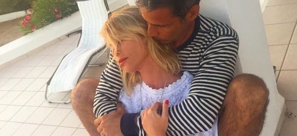 Alessia Marcuzzi e Paolo Calabresi: passione (anche) davanti all'ascensore