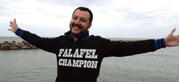 Matteo Salvini vince (a sua insaputa) la Felafel Cup: i kebab lo travolgono
