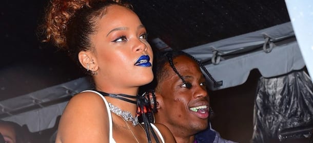Rihanna: nightclub bollente con il rapper Travis Scott [VIDEO]