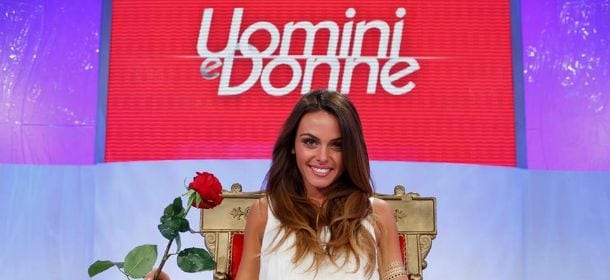 Uomini e Donne, la tronista Silvia Raffaele divide il web: "Vuole solo apparire in tv"