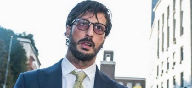 Fabrizio Corona diventa prof di marketing: 100 euro all'ora