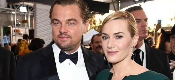 La Winslet abbraccia DiCaprio ai Sag Awards: per la Rete "Leo e Kate" sono più che amici