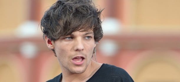 Louis Tomlinson mostra Freddie, il suo bambino. E i fan si commuovono