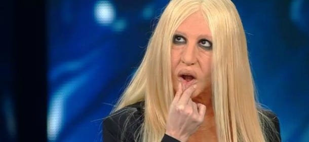 Sanremo 2016: Virginia Raffaele imita Donatella Versace. La stilista risponde così