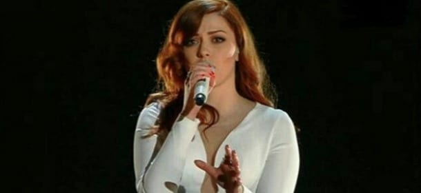 Sanremo 2016: Annalisa è incinta? Il vestito lascia intravedere una rotondità sospetta