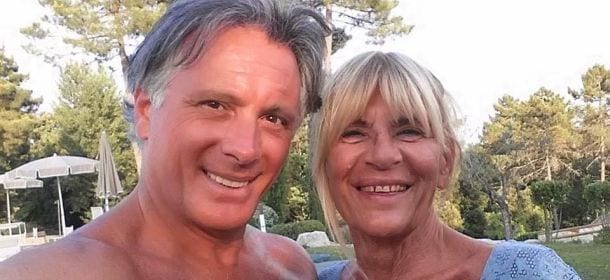 Uomini e Donne, trono Over: Gemma spiazza Giorgio con un bacio