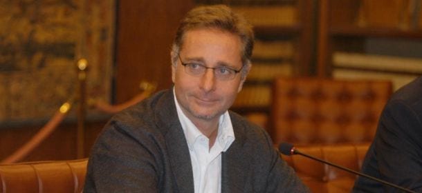 Paolo Bonolis lascia Mediaset per la Rai con un compenso dimezzato?