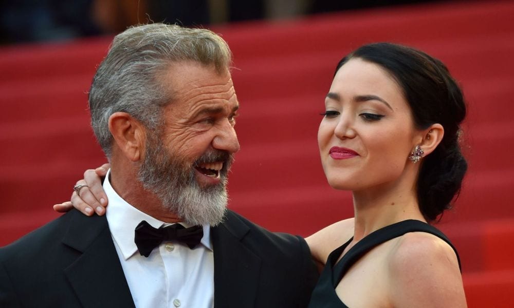 Cannes 2016, Mel Gibson sul red carpet con la nuova fidanzata venticinquenne