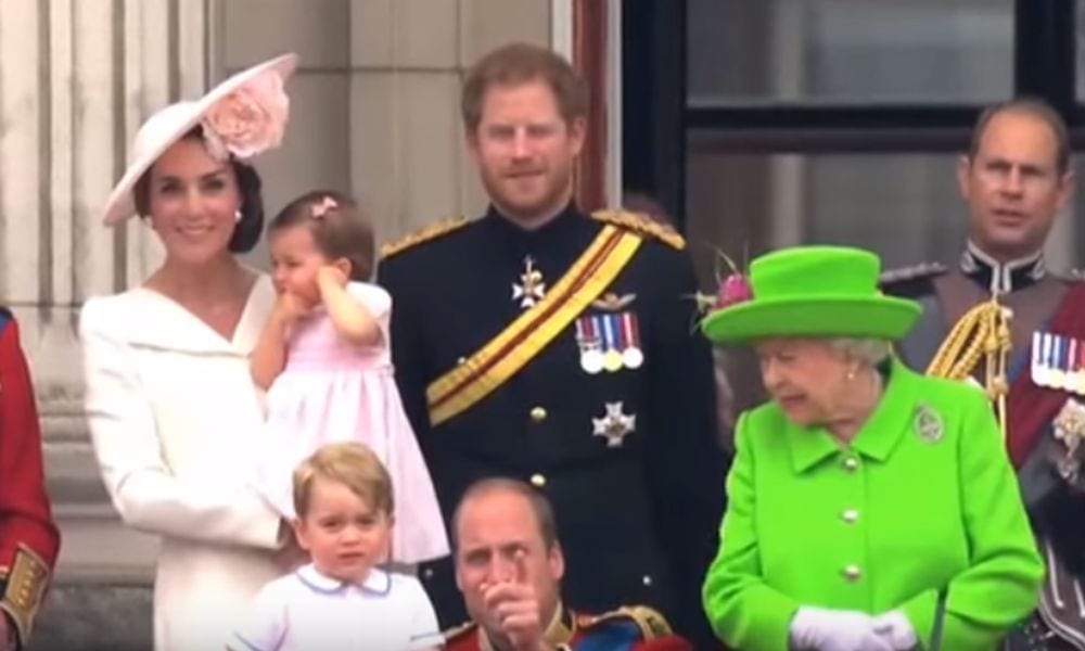 La regina Elisabetta II rimprovera il nipote William [VIDEO]