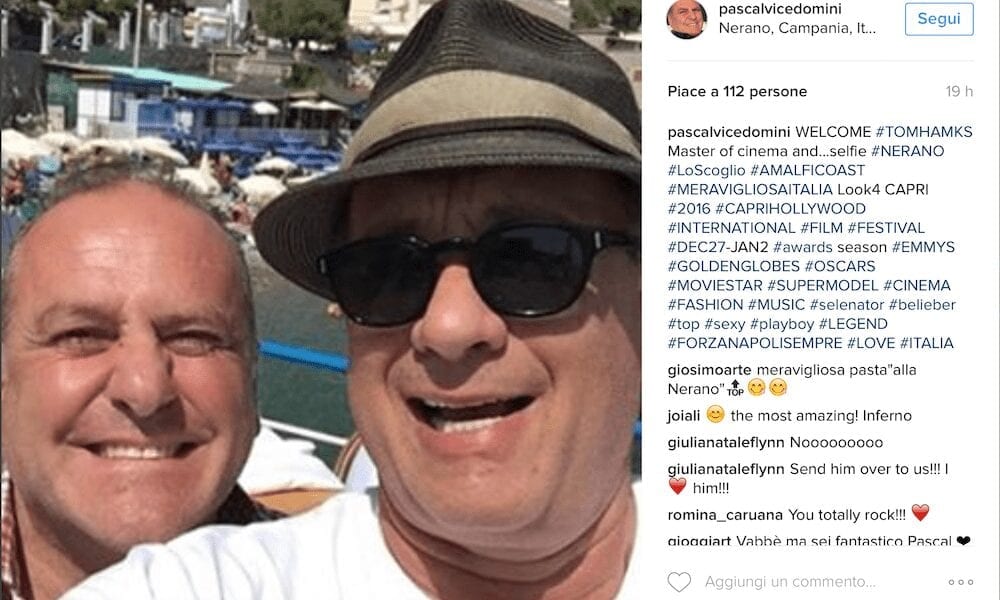 Tom Hanks è in Italia! Un party super esclusivo e la vacanza con la moglie a...