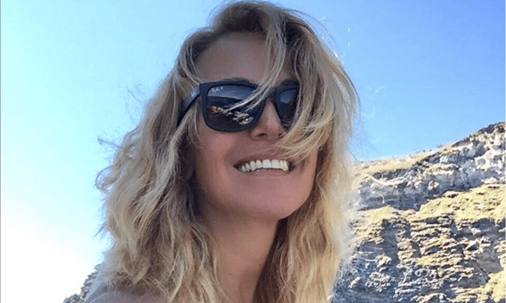 Barbara d'Urso sullo yatch si lascia andare e qualcosa esce dal vestito [FOTO]