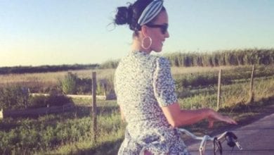 Katy Perry in bicicletta: lato B a vista