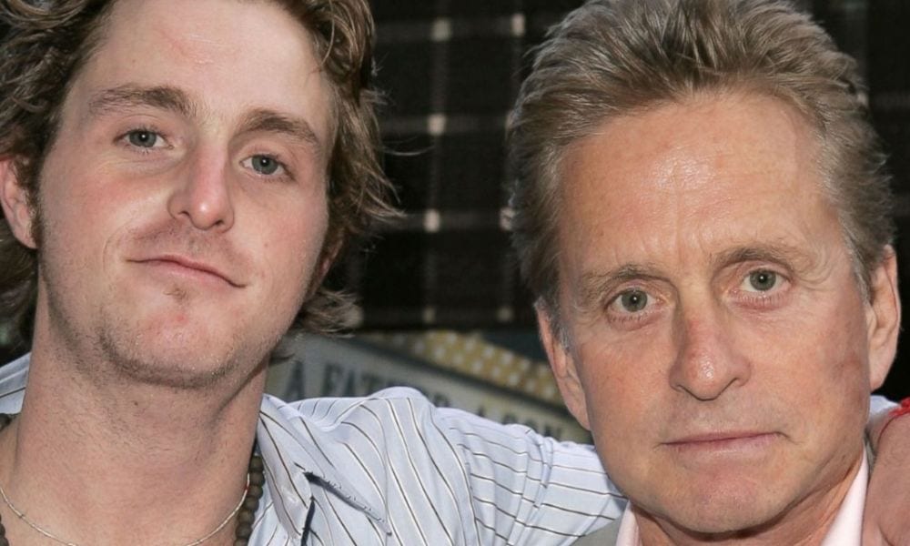 Gocce di Gossip: figlio di Douglas scarcerato, incidente per Bisciglia, furto per Carta e…