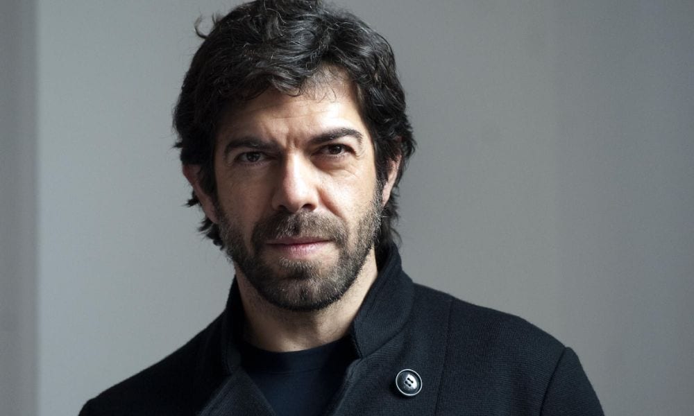 Pierfrancesco Favino nudo al mare: le immagini hot [FOTO]