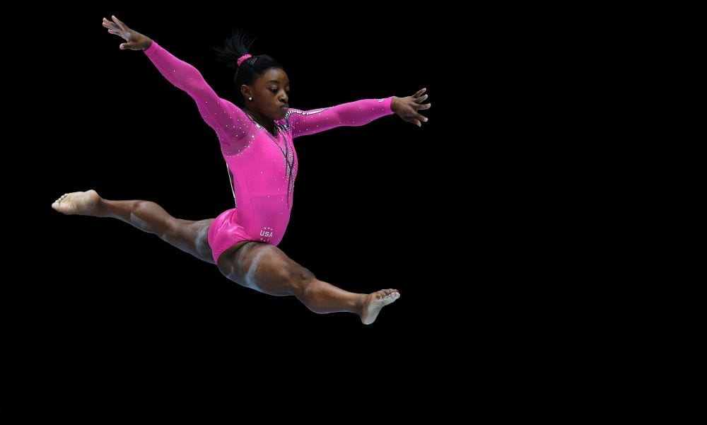 L'angelo che ha incantato Rio abbattendo le leggi della gravità [VIDEO]