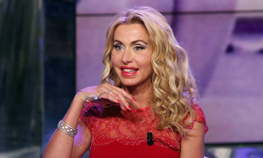 Gli auguri speciali di Valeria Marini: sono per il compleanno di Berlusconi? [VIDEO]