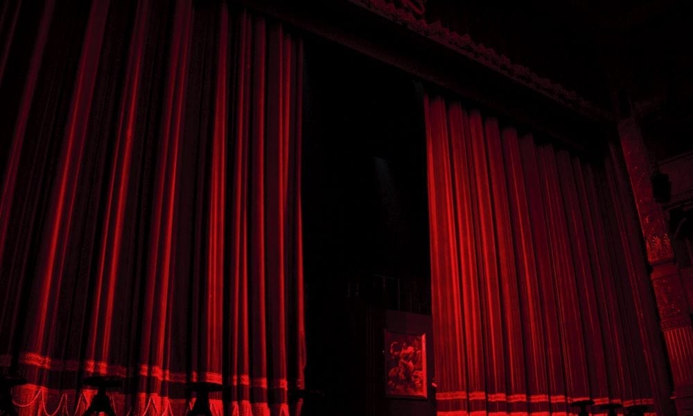 Celebre attore uccide il padre e si costituisce: "Ero posseduto"