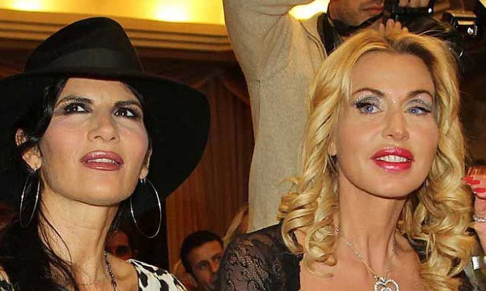 Valeria Marini e Pamela Prati: balli hot d'annata [VIDEO]