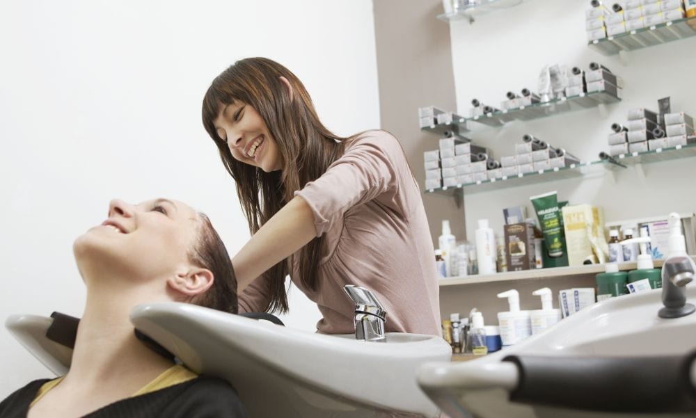 Città del Vaticano: si masturba dal parrucchiere e viene preso a schiaffi [VIDEO]