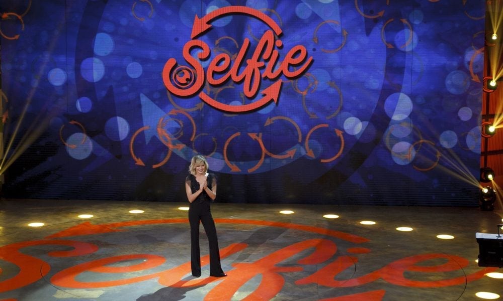 Anticipazioni Selfie: è rissa in studio