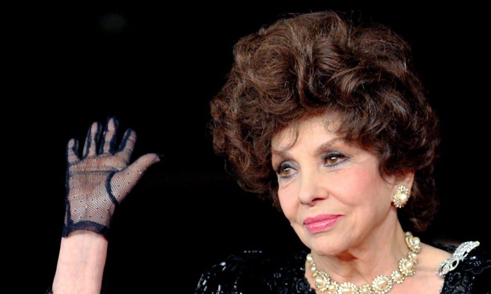 Gina Lollobrigida, il presunto marito Javier Rigau a Domenica Live: "Sesso con lei? Ecco la verità"