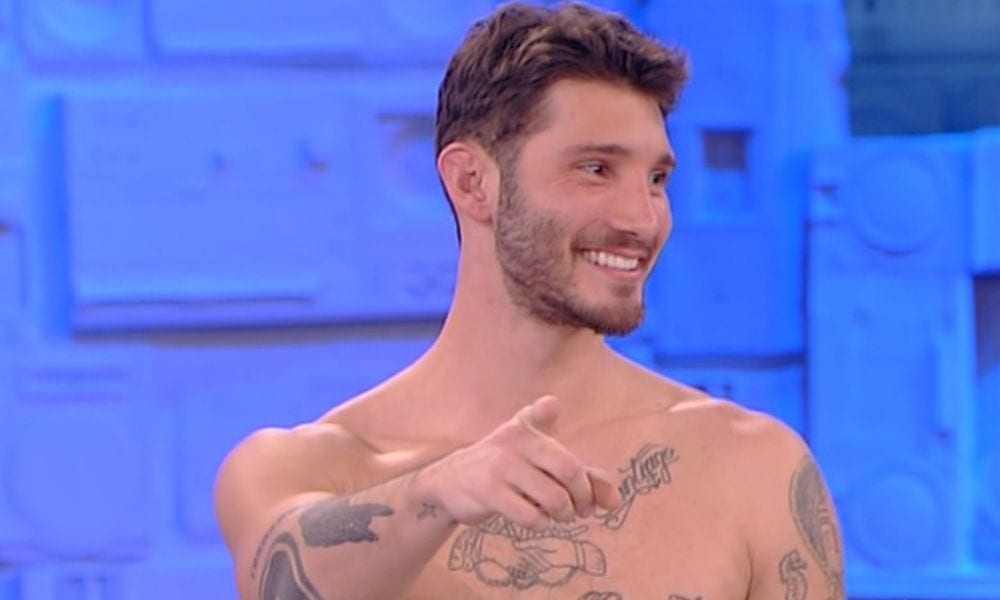 Stefano De Martino rifatto? Le immagini "prima e dopo" a confronto [FOTO]