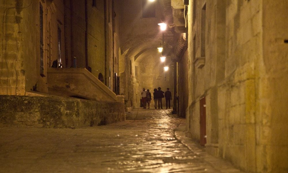 Jamaicane combattono per strada e finiscono nude [VIDEO]