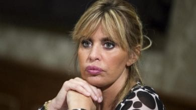 Alessandra Mussolini contro il rapper Bello Figo: le immagini della lite [VIDEO]