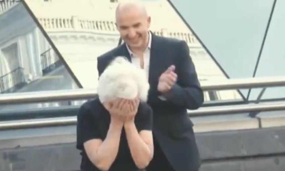 Quest’anziana donna stupisce tutti con la sua straordinaria performance [VIDEO]