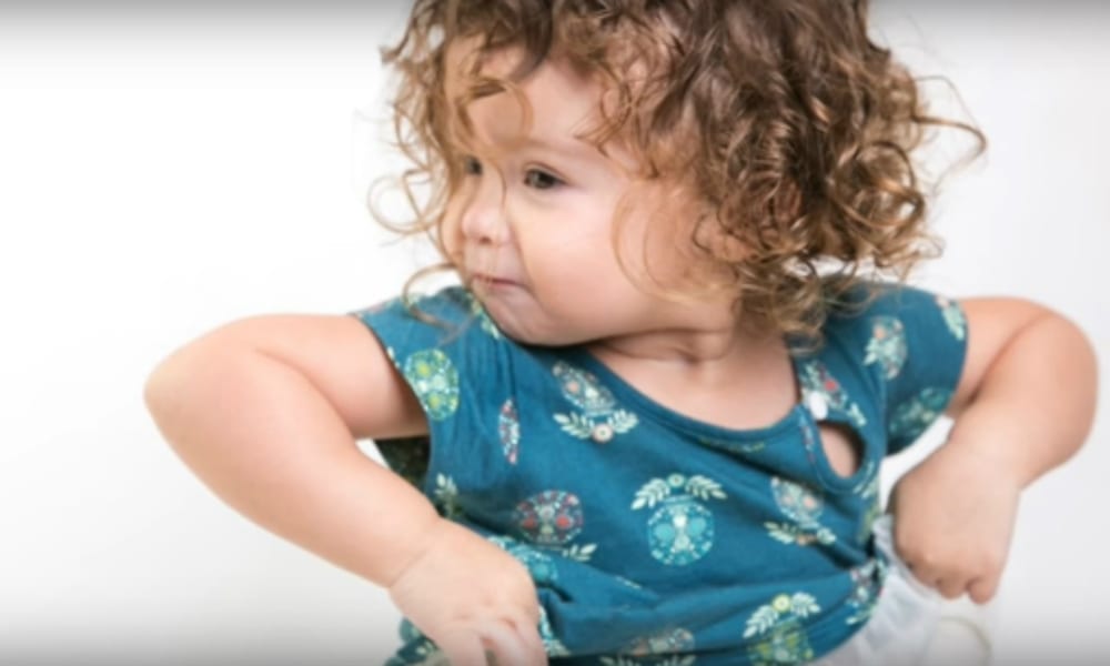 Bambina prodigio incanta il web, indovinate come… [VIDEO]