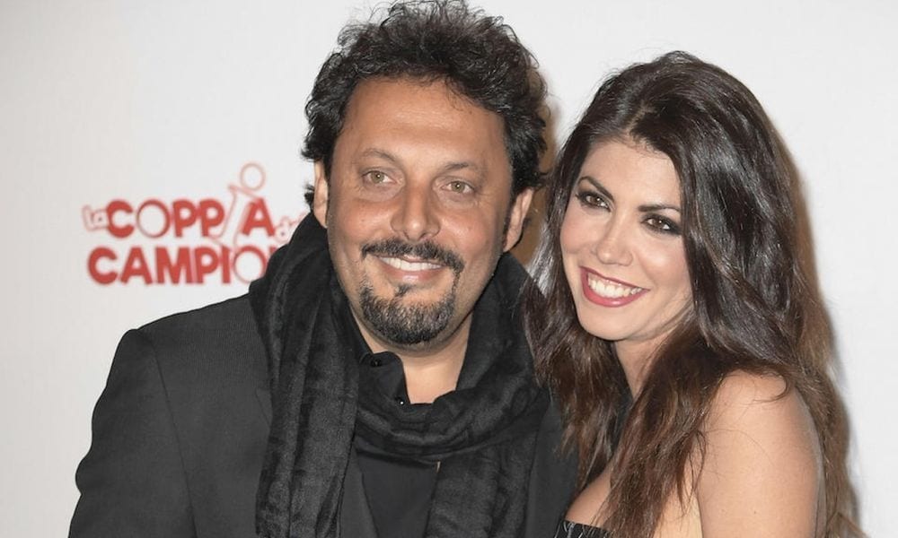Enrico Brignano e l'ex tronista Flora Canto sono diventati genitori [VIDEO]