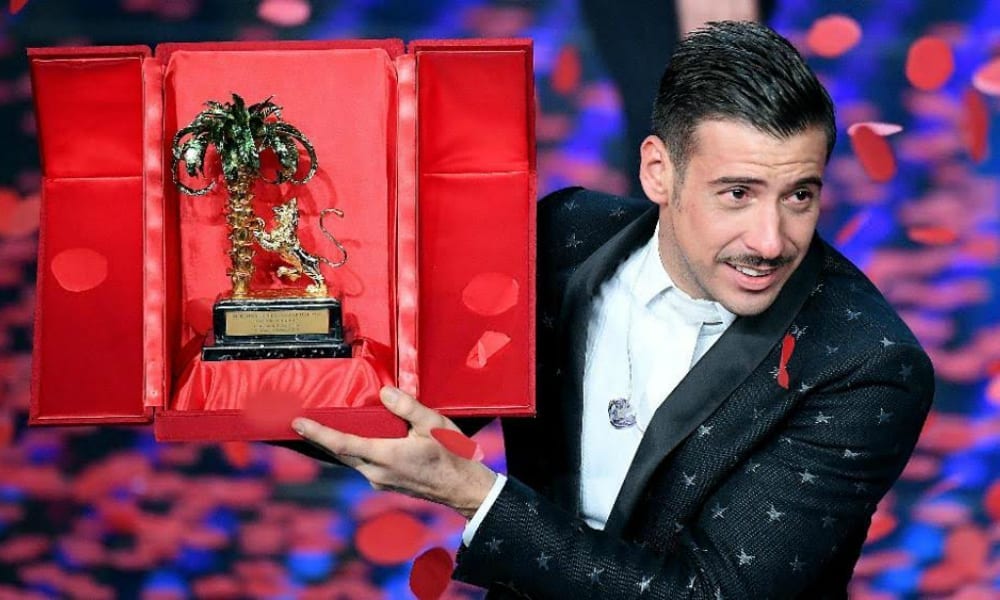 Sanremo 2017: chi è Francesco Gabbani, il vincitore del Festival della Canzone Italiana [FOTO+VIDEO]