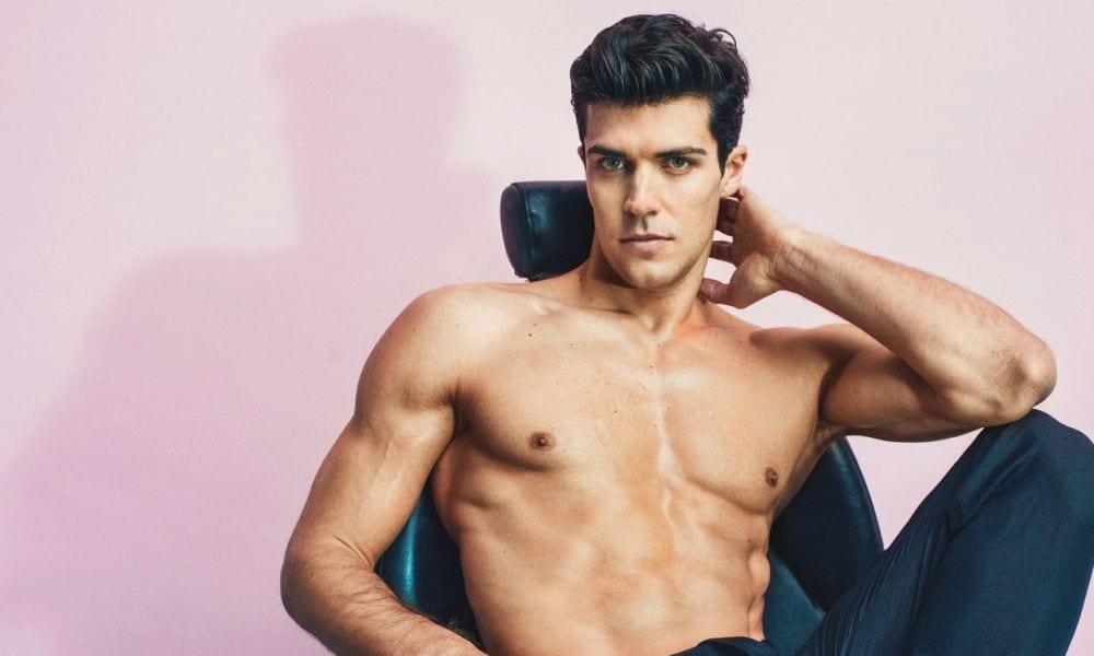 Roberto Bolle: cena romantica a Milano, è solo un amico? [FOTO]