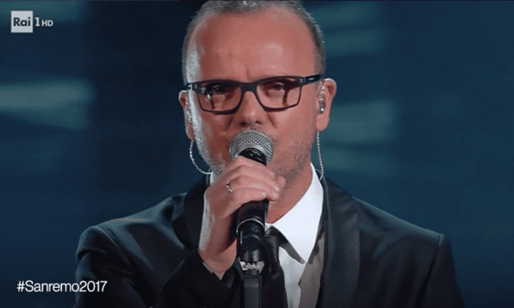 Lo sfogo shock di Gigi D'Alessio contro Sanremo e Carlo Conti. Tutte le accuse del cantante