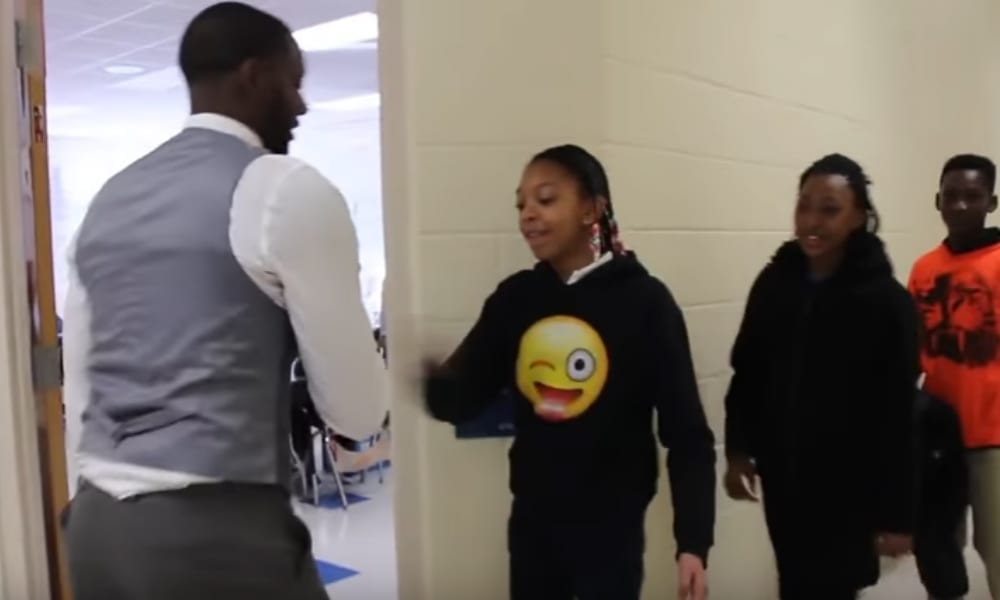 Mai visto un insegnante così… [VIDEO]