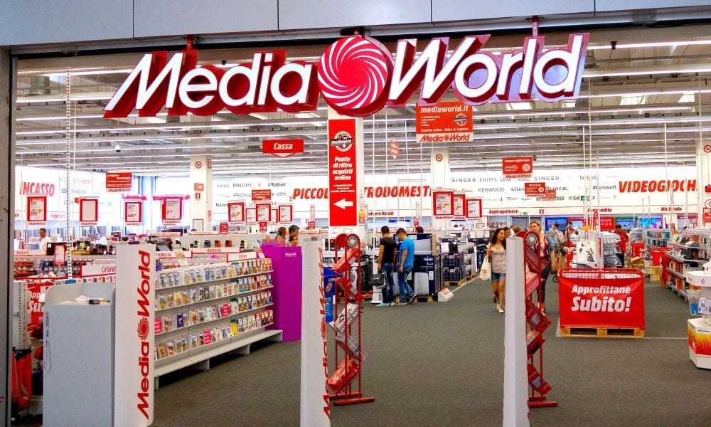Media World, promozione di San Valentino per soli etero: scoppia la polemica