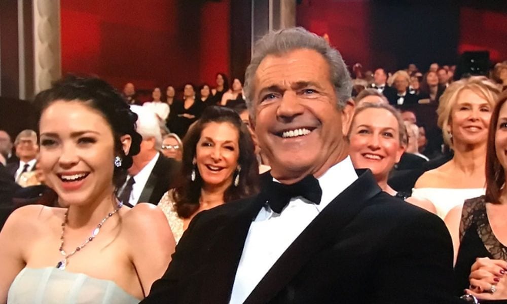 Mel Gibson e Rosalind Ross, 35 anni di differenza sul red carpet degli Oscar 2017 [VIDEO]