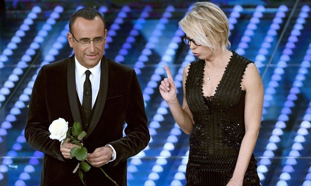 Sanremo 2017: Carlo Conti e Maria De Filippi cantano Battisti [VIDEO]