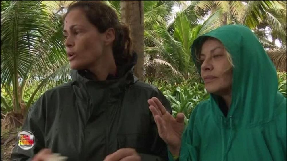 Isola dei Famosi, Samantha De Grenet attaccata dai mosquitos: "Qua mi ricoverano" [VIDEO]
