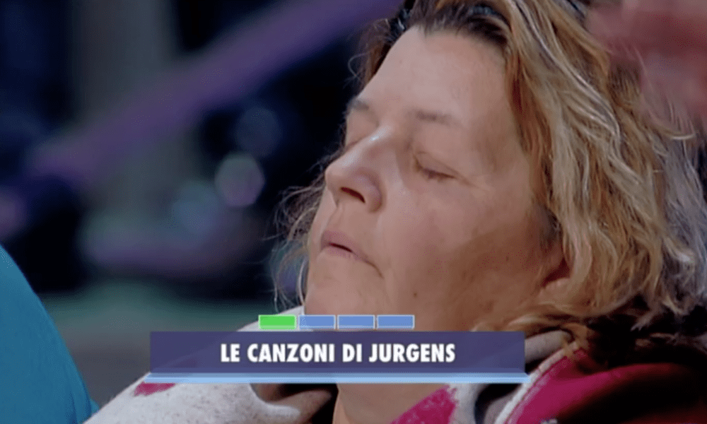 Avanti un altro, una signora si addormenta in diretta tv. La reazione di Bonolis [VIDEO]