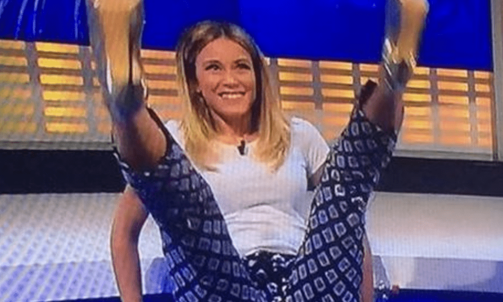 Diletta Leotta gambe all'aria in diretta. Ecco perchè... [VIDEO]