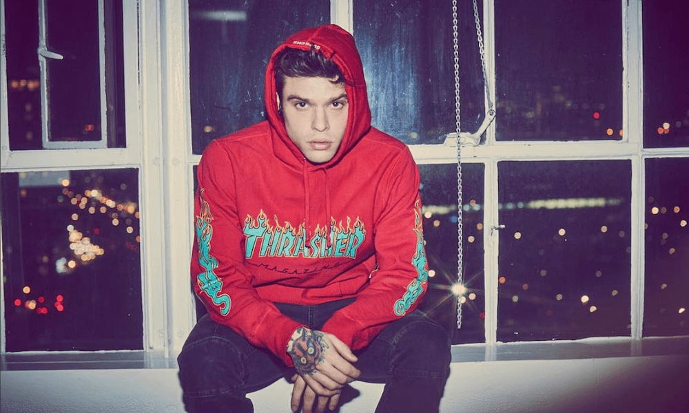 Fedez, confessioni shock. Il rapper più ricco di Chiara: "A 16 anni giravo con la pistola"